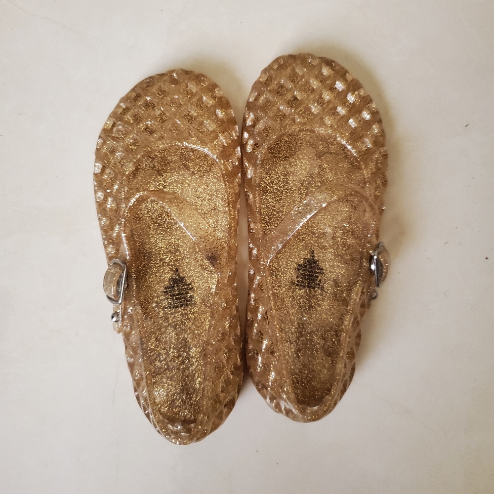 🚫🚫SOLD🚫🚫Glittery Gold water sandals for girl size 9 - Picture 1 of 4